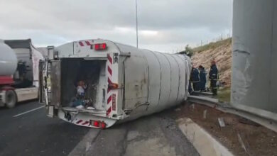 Τροχαίο-με-απορριμματοφόρο-στην-περιφερειακή-Αιγάλεω:-Στο-νοσοκομείο-ο-οδηγός-–-Καθυστερήσεις-στο-ύψος-της-εξόδου-προς-Αττική-Οδό