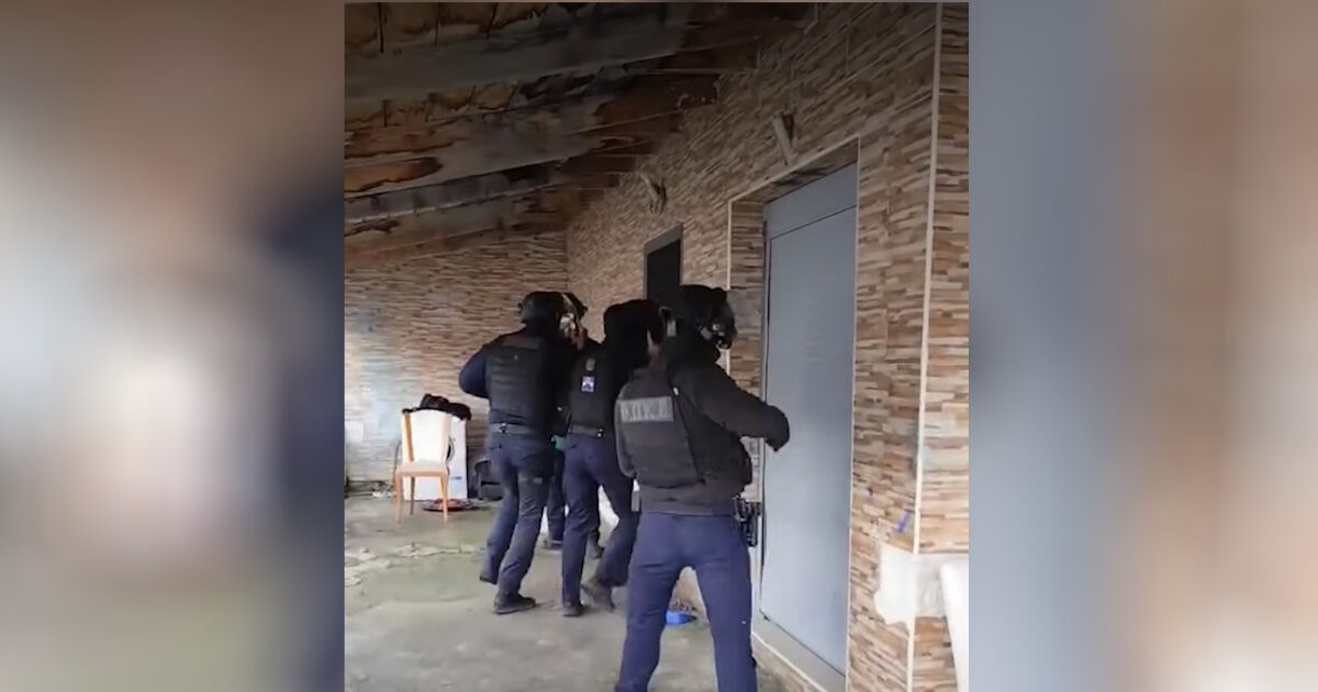 Δώδεκα-συλλήψεις-σε-οικισμούς-σε-Φυλή-και-Αχαρνές:-Πάνω-από-20-παραβιάσεις-του-ΚΟΚ,-αποξηλώθηκαν-καλώδια-για-ρευματοκλοπές