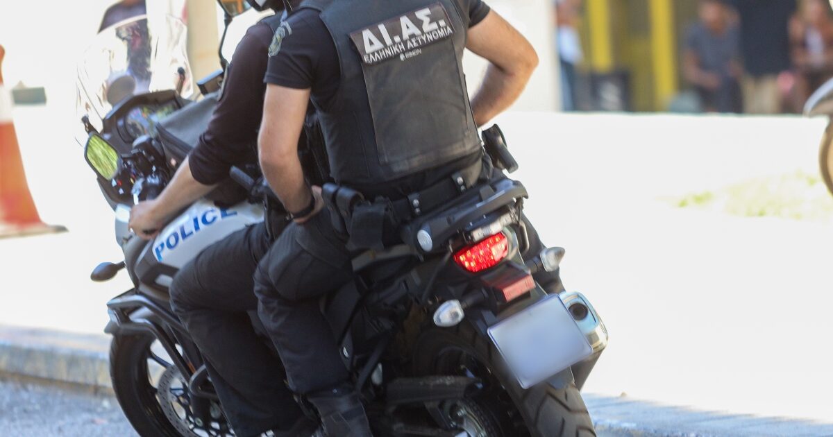 Κομοτηνή:-Έκλεψε-κοσμήματα-από-κατάστημα-και-έριξε-υδροχλωρικό-οξύ-στο-πρόσωπο-της-υπαλλήλου-για-να-ξεφύγει