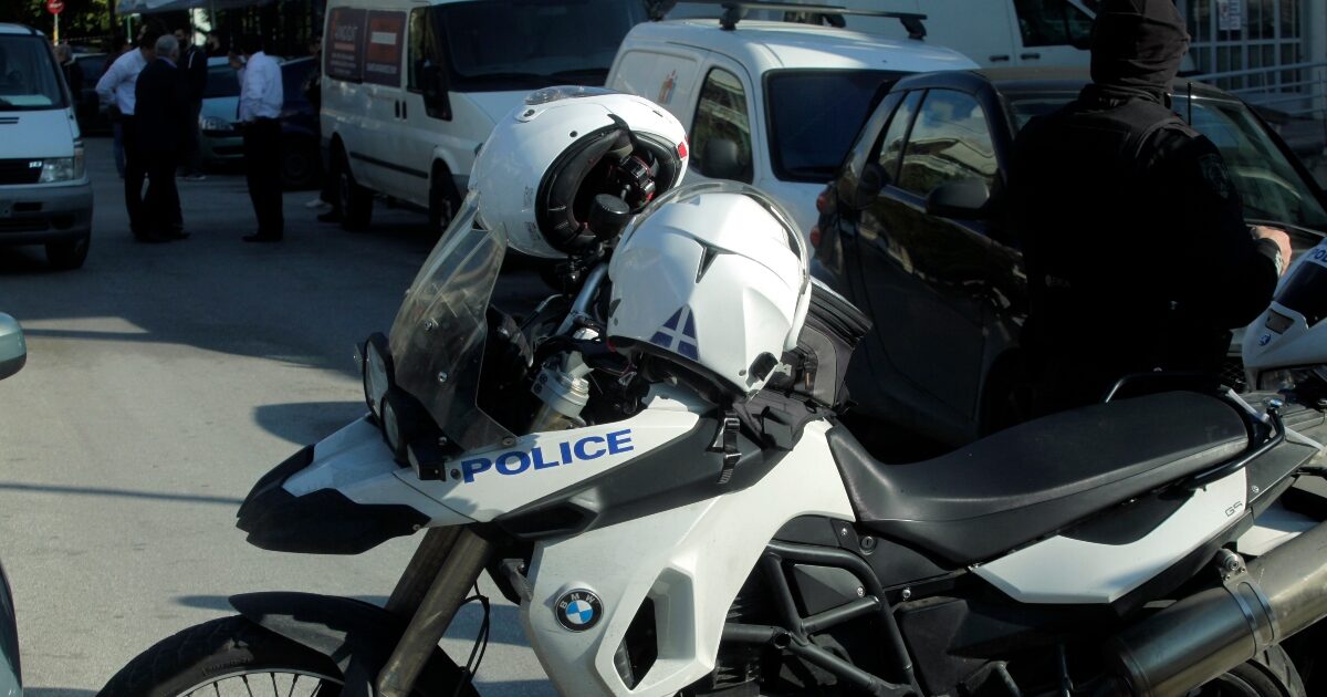 Ξεκίνησε-η-δίκη-για-βιασμό-19χρονης-από-δύο-αστυνομικούς-του-ΑΤ.-Ομόνοιας-–-«Έβγαλε-τη-ζώνη-και-το-όπλο,-εγώ-είχα-παγώσει»