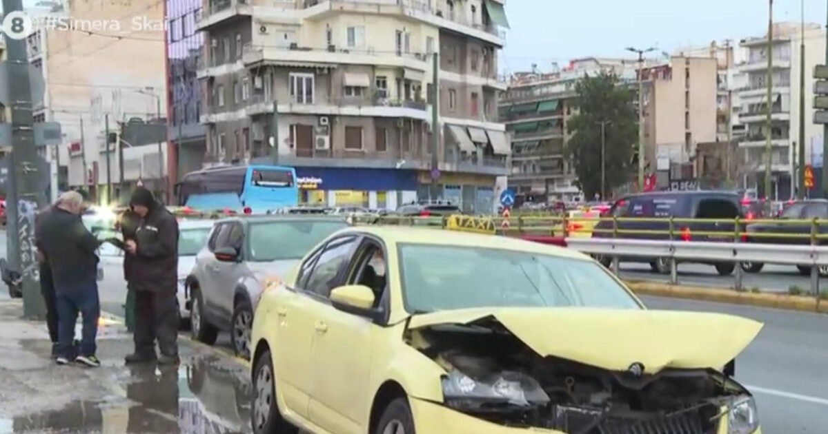 Συγγρού:-Αυτοκίνητο-παρέσυρε-πεζό-στην-άνοδο-–-Καραμπόλα-5-οχημάτων-στο-ρεύμα-προς-Πειραιά