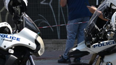 Κινηματογραφική-καταδίωξη-στην-Αχαρνών:-Συνελήφθη-16χρονος-που-οδηγούσε-κλεμμένη-μηχανή-–-Τραυματίστηκε-αστυνομικός