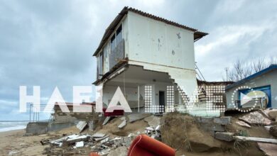 Κακοκαιρία:-Ανεμοστρόβιλος-ξερίζωσε-στέγαστρα-και-έσπασε-τζαμαρίες-στον-Πύργο-–-Κατολισθήσεις-σε-Παλαιοκαστρίτσα-και-Πρέβεζα