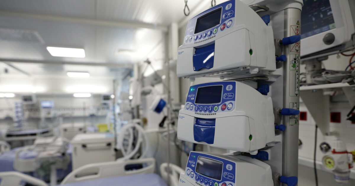 Η-γρίπη-«γονατίζει»-τα-Επείγοντα-των-νοσοκομείων:-Διπλασιάστηκαν-τα-περιστατικά-–-Στο-ΚΑΤ-οι-περισσότεροι-ασθενείς