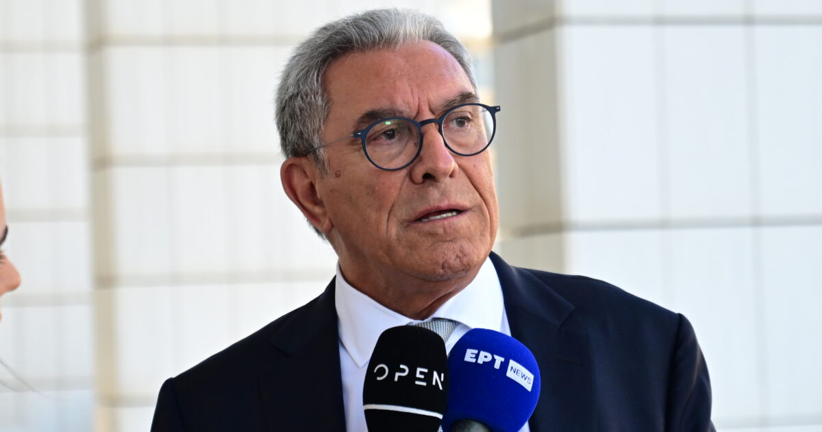 Βασίλης-Καπερνάρος-κατά-Πάνου-Ρούτσι:-«Περιφέρεται-στη-δικαστική-αίθουσα-σαν-νταής,-προπηλάκισε-και-έβρισε-δικηγόρους»