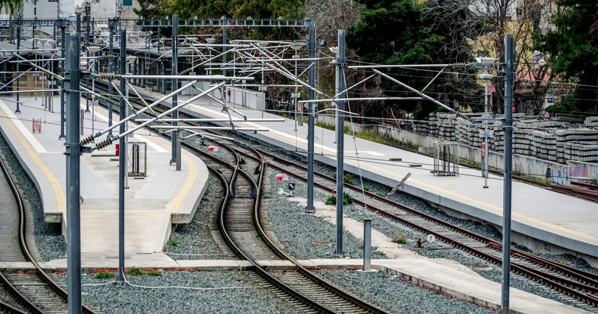 Ζεφύρι:-Στα-χέρια-των-αρχών-38χρονος-που-έκλεψε-100-μέτρα-καλώδια-από-τον-Προαστιακό