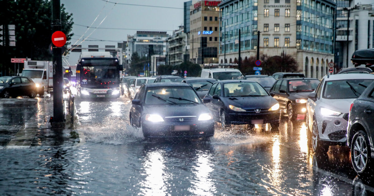 Καιρός-σήμερα:-Καταιγίδες-τοπικά-ισχυρές-και-θυελλώδεις-άνεμοι-–-Αναλυτική-πρόγνωση