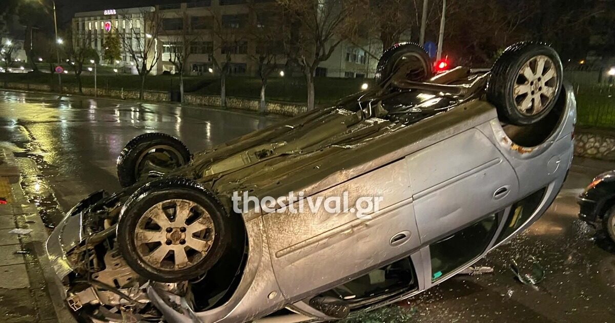 Σοβαρό-τροχαίο-στη-Θεσσαλονίκη:-Αυτοκίνητο-καρφώθηκε-σε-φανάρι-και-τούμπαρε-–-Στο-νοσοκομείο-ο-οδηγός