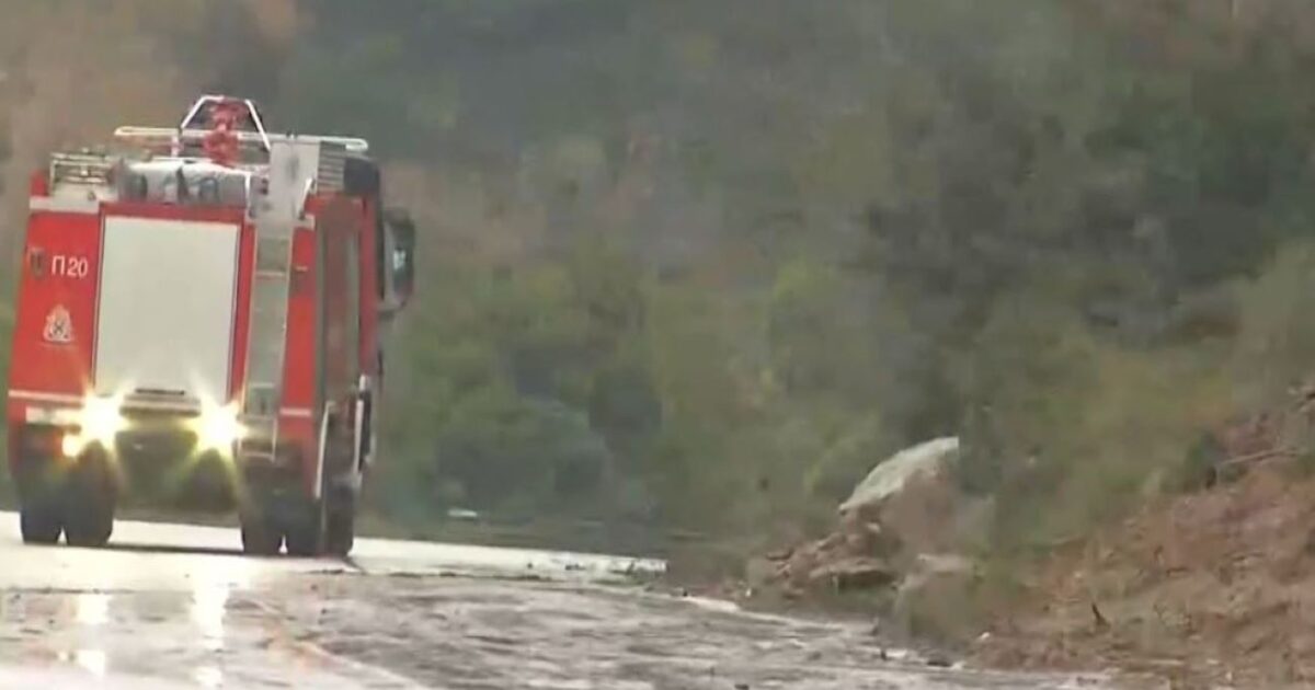 Νέα-κατολίσθηση-έκλεισε-την-παλαιά-εθνική-οδό-Άρτας-–-Αμφιλοχίας-–-Αποκομμένη-οδικώς-η-Ήπειρος