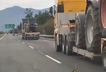 Αγρότες:-Φορτηγά-μεταφέρουν-τα-τρακτέρ-που-κατεβαίνουν-στο-Σύνταγμα-για-το-συλλαλητήριο