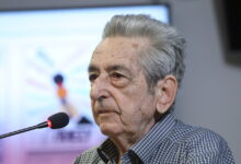 Πέθανε-ο-δημοσιογράφος-Αριστείδης-Μανωλάκος,-πρώην-πρόεδρος-της-ΕΣΗΕΑ