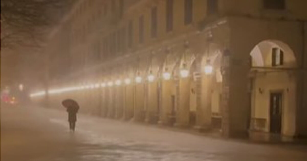 Κέρκυρα:-Πλημμύρισε-το-Λιστόν-από-την-κακοκαιρία-–-Μεγάλες-ζημιές-σε-δρόμους-του-νησιού