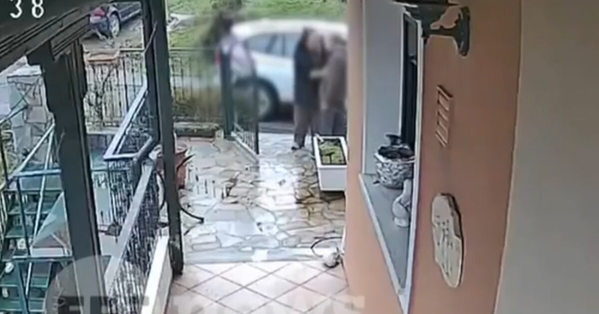 Η-στιγμή-που-Ρομά-αγκαλιάζει-ηλικιωμένο-και-του-κλέβει-αλυσίδα-από-τον-λαιμό:-Πάνω-από-400.000-ευρώ-η-λεία-του-κυκλώματος