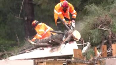 Η-κακοκαιρία-σφυροκοπά-την-Ηλεία:-Βράχος-απειλεί-να-πέσει-σε-σπίτια-στο-Κατάκολο-–-Ανέβηκε-επικίνδυνα-η-στάθμη-του-Αλφειού