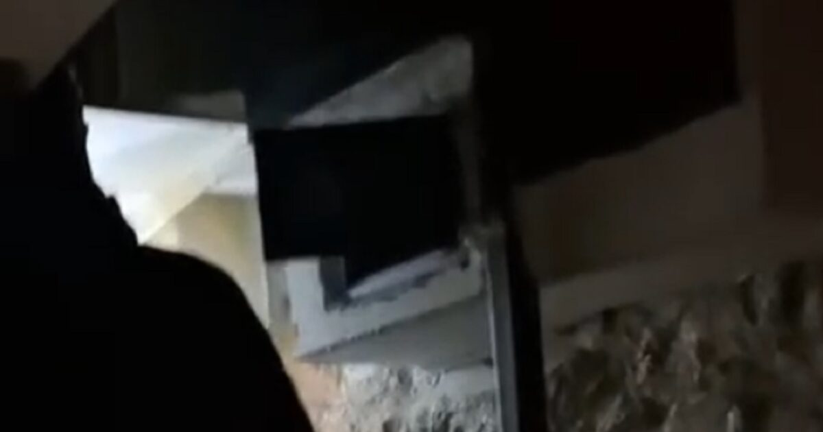 Κύκλωμα-«αχυρανθρώπων»-στην-εστίαση:-Η-στιγμή-που-οι-ελεγκτές-της-ΑΑΔΕ-εντοπίζουν-ειδική-κρύπτη-σε-κατάστημα-γνωστής-αλυσίδας