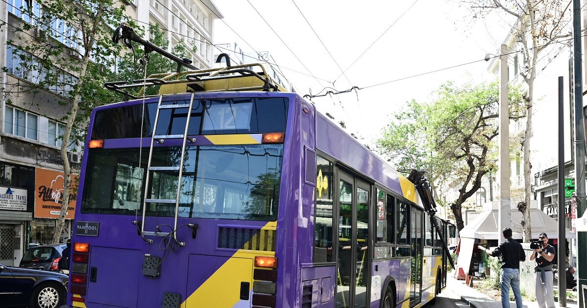 Τρόλεϊ-έπεσε-σε-πολυκατοικία-στα-Πετράλωνα