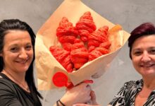 Φούρνος-στη-Θεσσαλονίκη-γιορτάζει-τον-Άγιο-Βαλεντίνο-με-«ανθοδέσμες»-από-κατακόκκινα-κρουασάν