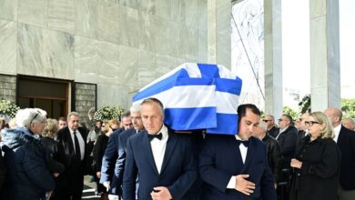 Κηδεία-Αναστάση-Παπαληγούρα:-Το-τελευταίο-αντίο-στον-πρώην-υπουργό-της-ΝΔ-–-Τυλιγμένο-με-την-ελληνική-σημαία-το-φέρετρό-του