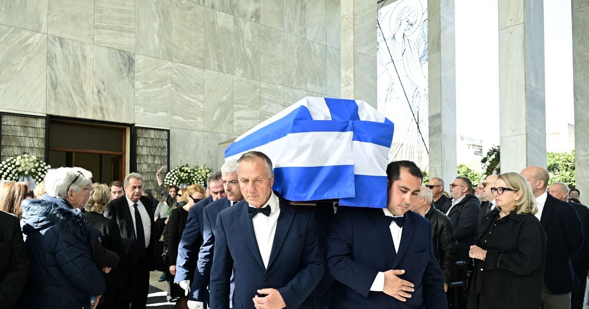 Κηδεία-Αναστάση-Παπαληγούρα:-Το-τελευταίο-αντίο-στον-πρώην-υπουργό-της-ΝΔ-–-Τυλιγμένο-με-την-ελληνική-σημαία-το-φέρετρό-του
