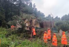 Το-Κατάκολο-εκπέμπει-sos-από-την-κακοκαιρία:-Ο-βράχος-40-τόνων-συνεχίζει-να-απειλεί-σπίτια-–-Δεν-έχουν-τέλος-οι-κατολισθήσεις