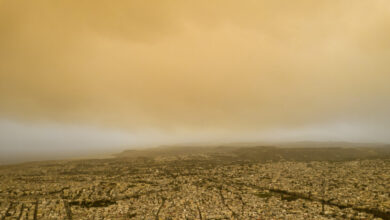 Καιρός:-Καταιγίδες-και-άνεμοι-έως-9-μποφόρ-σφυροκοπούν-την-χώρα-–-Δείτε-χάρτες-με-την-πορεία-της-αφρικανικής-σκόνης