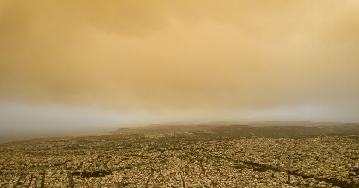 Καιρός:-Καταιγίδες-και-άνεμοι-έως-9-μποφόρ-σφυροκοπούν-την-χώρα-–-Δείτε-χάρτες-με-την-πορεία-της-αφρικανικής-σκόνης