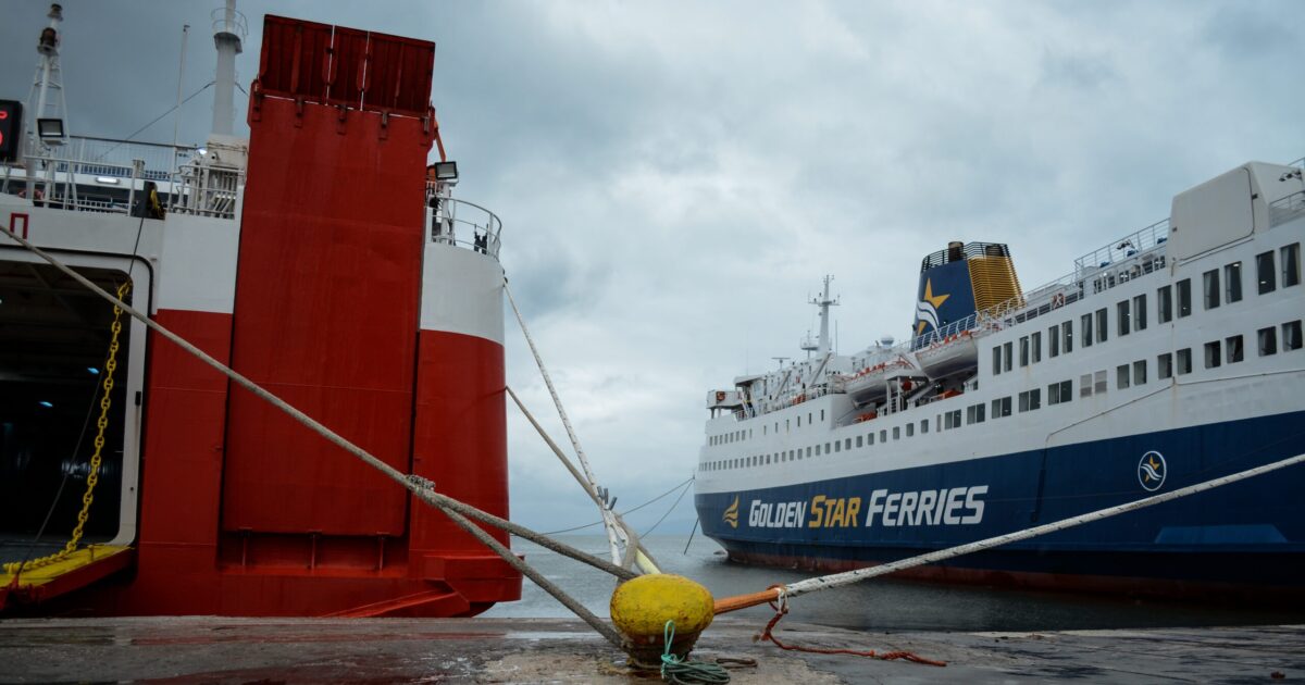 Απαγορευτικό-απόπλου-σε-Πειραιά,-Ραφήνα-και-Λαύριο-–-Σε-ποια-λιμάνια-είναι-δεμένα-τα-πλοία