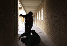 Νίκαια:-Παρέα-νεαρών,-ανάμεσά-τους-και-15χρονη,-κακοποίησε-σεξουαλικά-17χρονο-–-Δύο-συλλήψεις