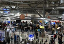 Προσγειώθηκε-στο-«Ελευθέριος-Βενιζέλος»-με-900-πακέτα-λαθραία-τσιγάρα-στις-αποσκευές-της-και-συνελήφθη