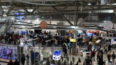 Προσγειώθηκε-στο-«Ελευθέριος-Βενιζέλος»-με-900-πακέτα-λαθραία-τσιγάρα-στις-αποσκευές-της-και-συνελήφθη