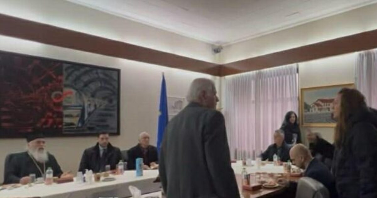 Μνημόσυνο-για-τα-Τέμπη:-Οργή-συγγενών-των-θυμάτων-για-την-παρουσία-Κυρανάκη-–-«Δεν-μπορώ-να-βρω-ηρεμία-ούτε-στο-σπίτι-του-Θεού»