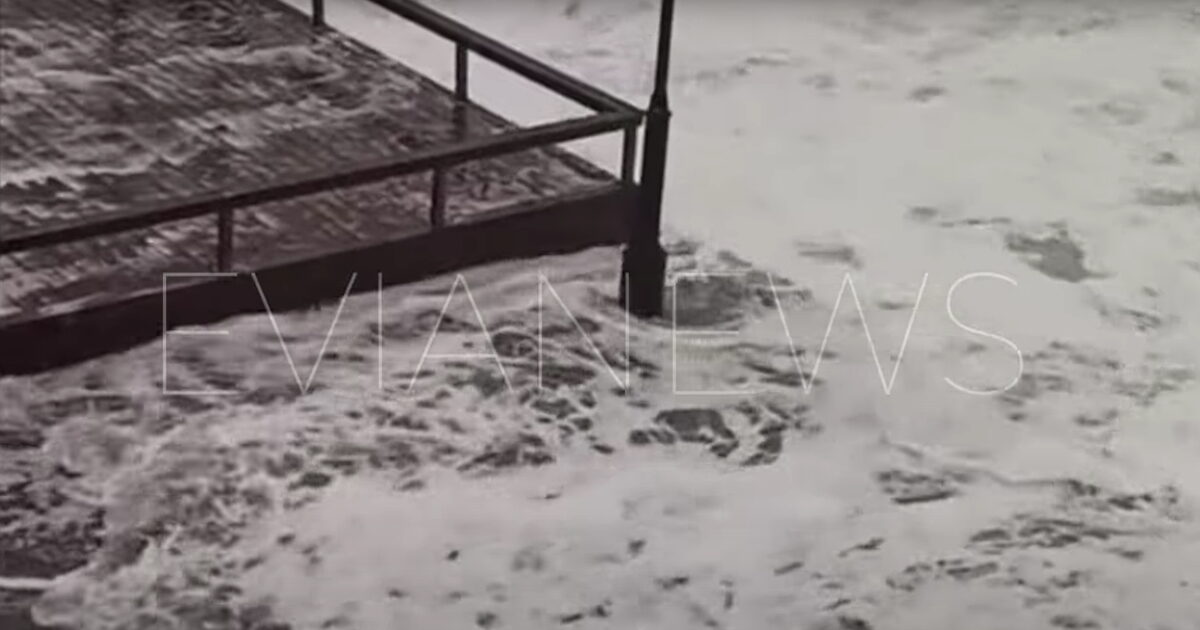 Κακοκαιρία-στην-Εύβοια:-Τα-κύματα-βγήκαν-στη-στεριά,-έσπασαν-τζάμια-και-πλημμύρισαν-καταστήματα