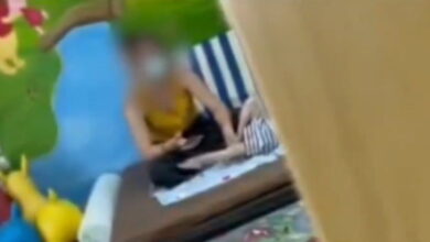 Χαλκίδα:-Φυσικοθεραπεύτρια-κακοποίησε-αγοράκι-με-εγκεφαλική-παράλυση-–-Το-αδιανόητο-βίντεο-στο-οποίο-χτυπάει-το-παιδί