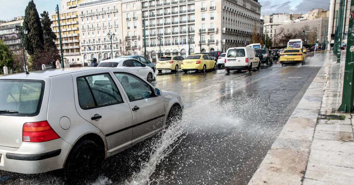 Καιρός-σήμερα:-Βροχές-και-καταιγίδες-σε-Αττική-και-Θεσσαλονίκη-–-Έντονα-φαινόμενα-στα-νησιά-και-την-Πελοπόννησο