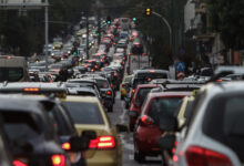 Κίνηση-στους-δρόμους:-Ουρές-χιλιομέτρων-από-το-Χαϊδάρι-έως-τον-Ασπρόπυργο-–-Απέραντο-πάρκινγκ-και-τα-2-ρεύματα-του-Κηφισού