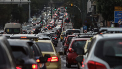 Κίνηση-στους-δρόμους:-Ουρές-χιλιομέτρων-από-το-Χαϊδάρι-έως-τον-Ασπρόπυργο-–-Απέραντο-πάρκινγκ-και-τα-2-ρεύματα-του-Κηφισού