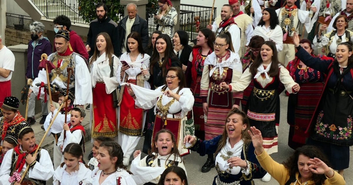 Καθαρά-Δευτέρα-στη-Θήβα-με-Βλάχικο-Γάμο:-Το-Σωματείο-Εστίασης-Θήβας-σας-καλωσορίζει-με-γλέντι-και-αυθεντικές-γεύσεις-στην-καρδιά-της-Βοιωτίας