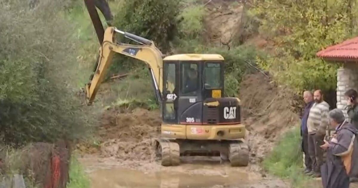 Κακοκαιρία:-Αποκλεισμένο-το-Μαζαράκι-Ηλείας-λόγω-κατολίσθησης-–-Έχουν-κλείσει-και-οι-δύο-δρόμοι-του-χωριού