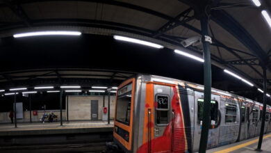 Ακινητοποιήθηκε-συρμός-του-ΗΣΑΠ-στον-Περισσό-–-Άνθρωπος-έπεσε-στις-ράγες-και-κόπηκε-το-ρεύμα