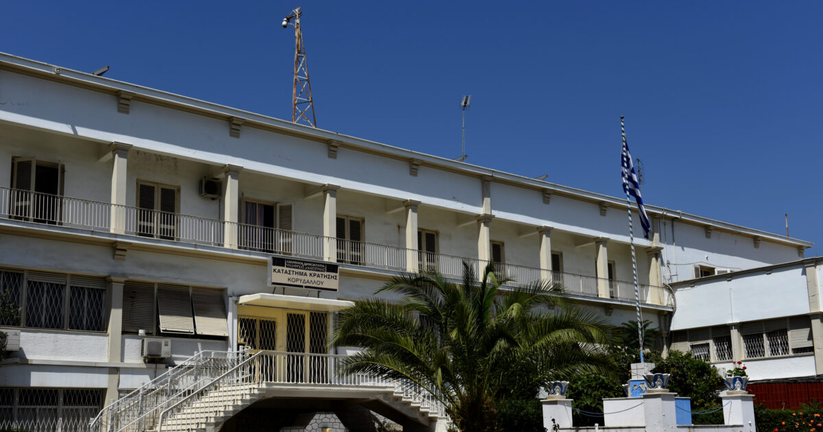 Έφοδος-του-ελληνικού-fbi-στις-φυλακές-Κορυδαλλού:-Βρέθηκαν-αυτοσχέδια-μαχαίρια