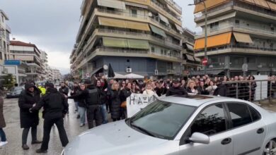 Βιολάντα:-Απολογείται-ξανά-ο-ιδιοκτήτης-για-την-φονική-έκρηξη-–-Έξω-από-το-δικαστήριο-εργαζόμενοι-ως-ένδειξη-συμπαράστασης