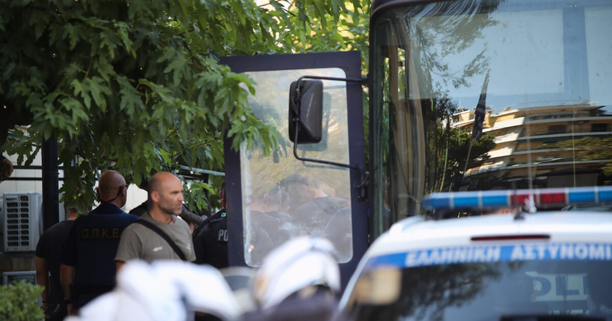 Απόδραση-κρατουμένου-από-τα-δικαστήρια-της-Ευελπίδων