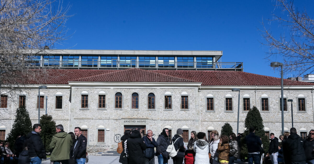 Βιολάντα:-Απολογείται-ο-ιδιοκτήτης-για-την-φονική-έκρηξη-–-Ξανά-έξω-από-το-δικαστήριο-εργαζόμενοι-για-συμπαράσταση