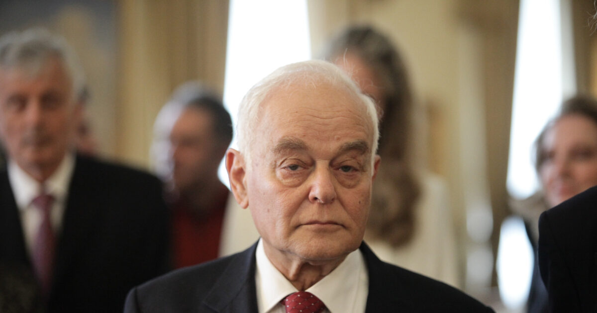 Πέθανε-ο-Αντώνης-Μανιτάκης-σε-ηλικία-82-ετών,-διαπρεπής-συνταγματολόγος-και-πρώην-υπουργός