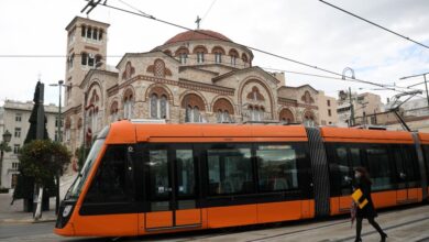Στο-λιμάνι-του-Πειραιά-φτάνει-το-Τραμ