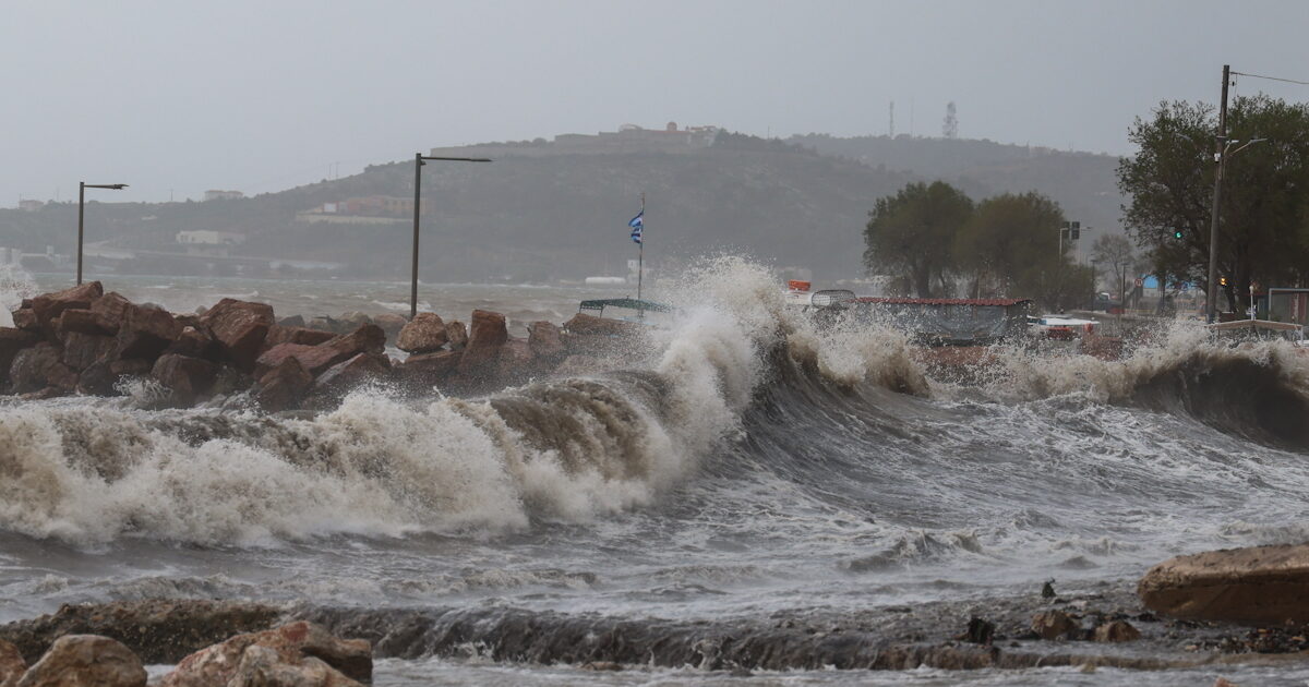 Καιρός-αύριο:-Τοπικές-βροχές-σε-Πελοπόννησο-και-Δωδεκάνησα-–-Θυελλώδεις-άνεμοι-έως-9-μποφόρ-σε-Ιόνιο-και-Αιγαίο