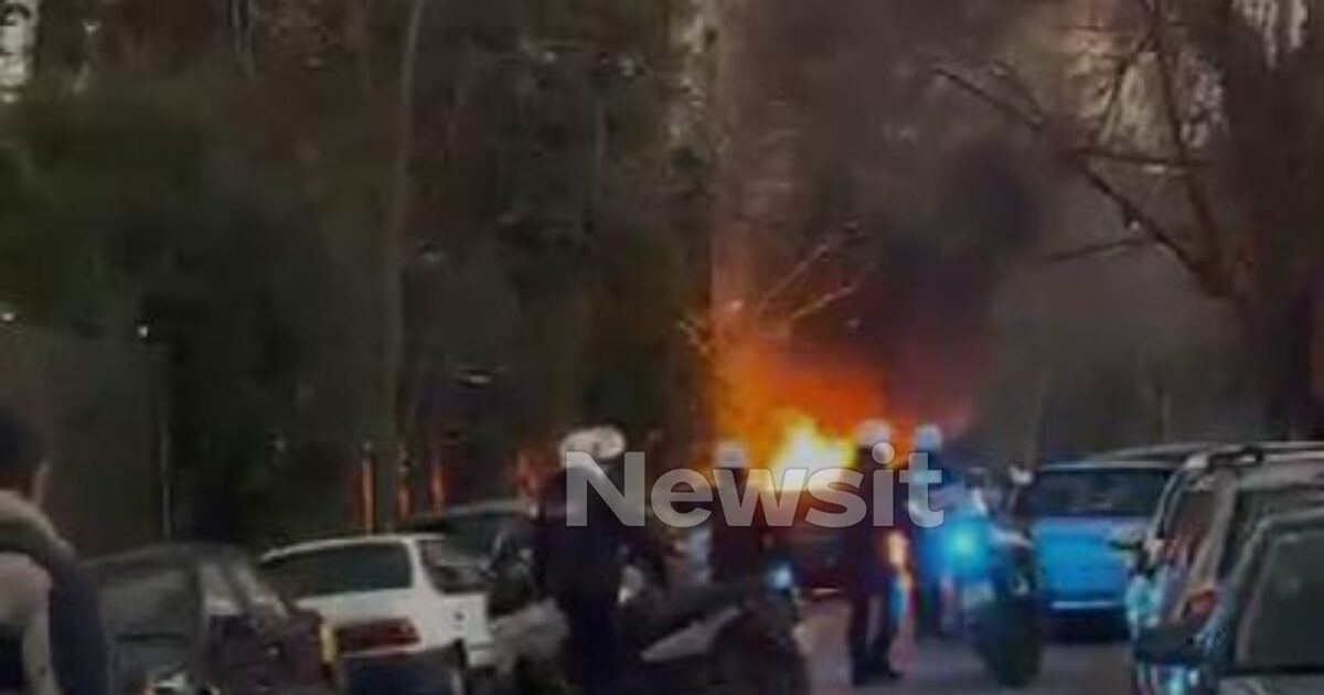 Φωτιά-σε-αυτοκίνητα-στον-ΗΣΑΠ-Κηφισιάς:-Βίντεο-από-τη-στιγμή-που-τα-οχήματα-τυλίχθηκαν-στς-φλόγες