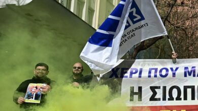 Απεργία-ταξί:-Για-τρίτη-ημέρα-κινητοποιήσεις-στην-Αθήνα-–-Με-καπνογόνα-η-πορεία-προς-το-Μέγαρο-Μαξίμου
