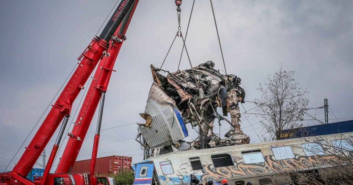 Τέμπη:-Ορίστηκαν-οι-πρώτες-4-εκταφές-θυμάτων-της-σιδηροδρομικής-τραγωδίας-–-Ξεκινούν-στις-21-Φεβρουαρίου
