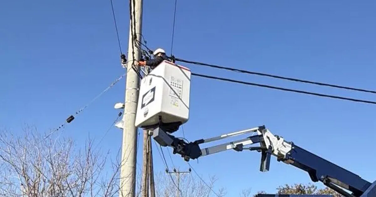 Ασπρόπυργος:-Ντου-της-αστυνομίας-για-ρευματοκλοπές,-ξηλώθηκαν-καλώδια-400-μέτρων